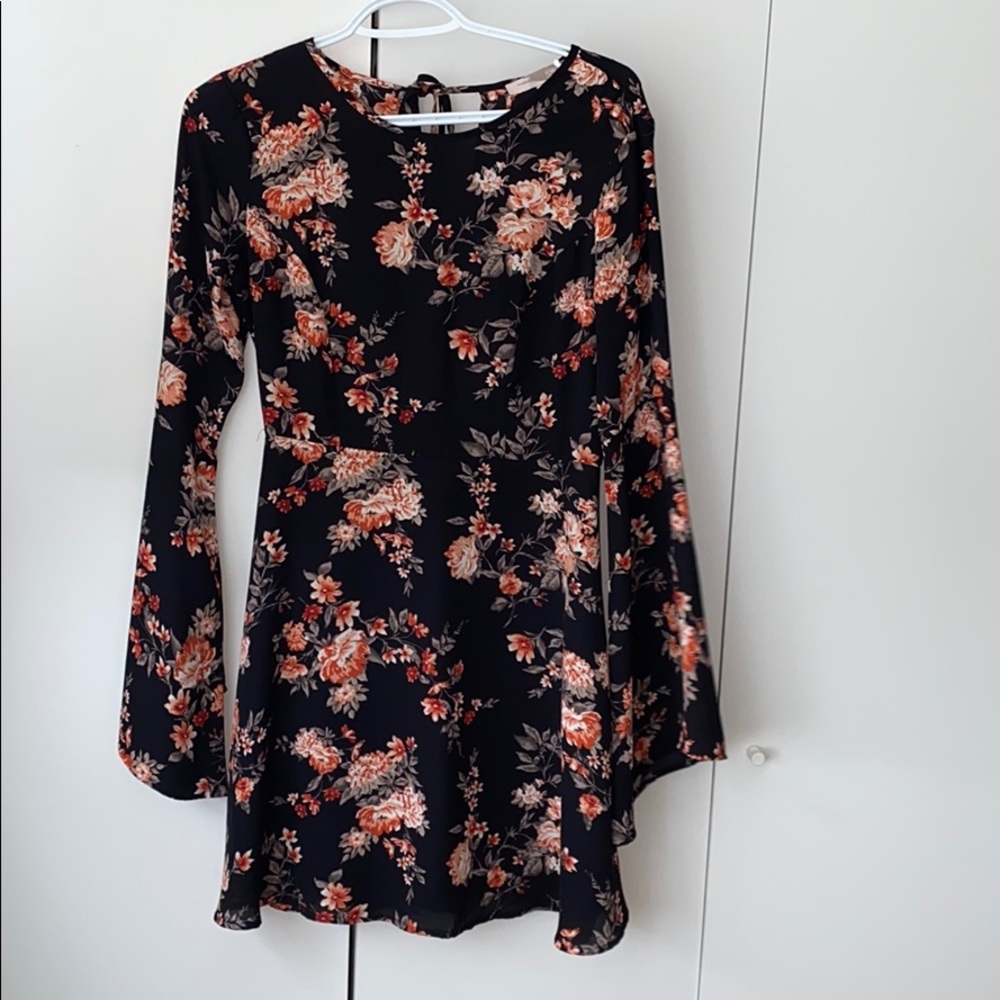 Floral dress with flare sleeves